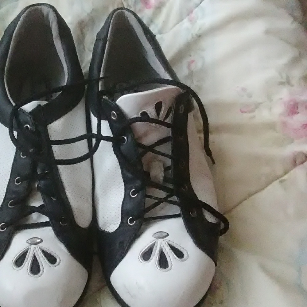 As is golf shoes